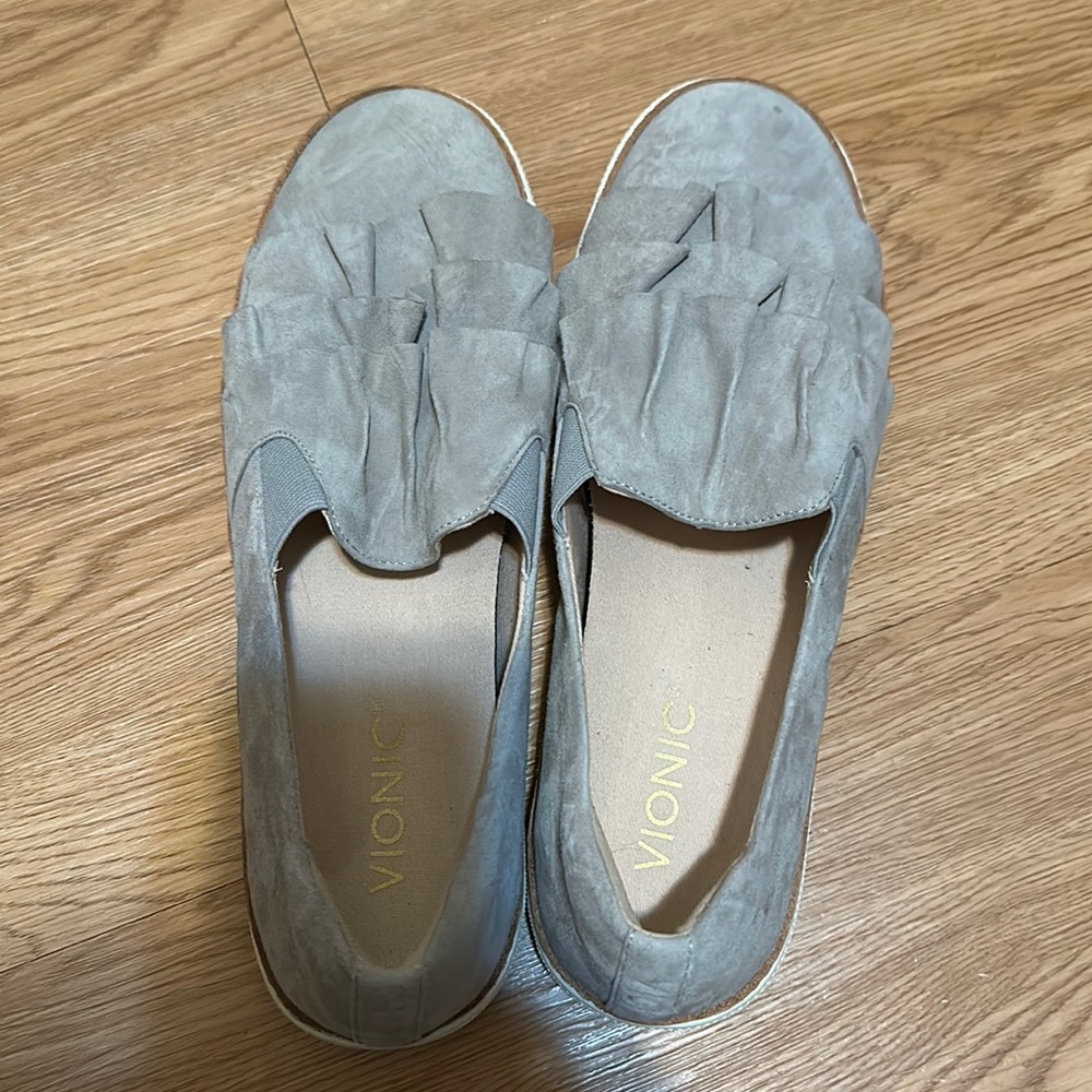 Bionic slip ons, size 9, light gray, women's